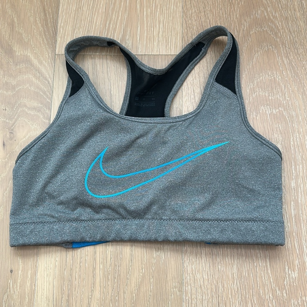 Nike Sports Bra Womens Workout Gym Running Tank Crop Top Athletic Athleisure - Picture 2 of 10